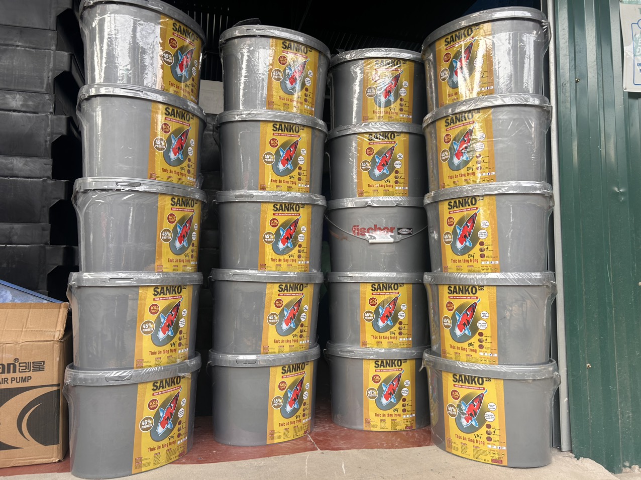 Thức ăn cá Koi Sanko - thùng nắp nhựa 10kg